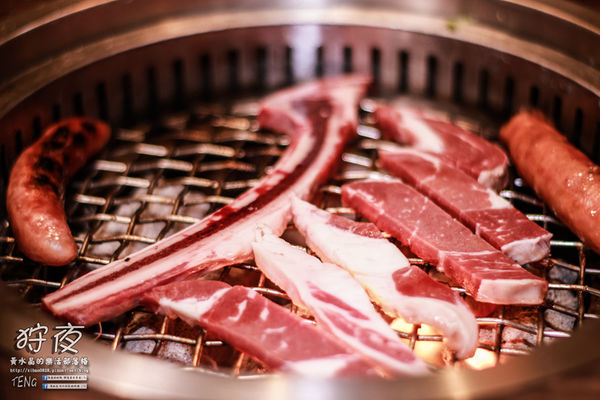 狩夜無煙炭火燒烤|桃園市桃園區“無限續點吃喝到飽”燒烤餐廳；免千元小火鍋加炭火燒烤，這個冬夜就是暖呼呼啦。