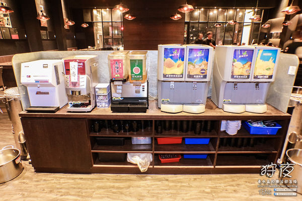 狩夜無煙炭火燒烤|桃園市桃園區“無限續點吃喝到飽”燒烤餐廳；免千元小火鍋加炭火燒烤，這個冬夜就是暖呼呼啦。