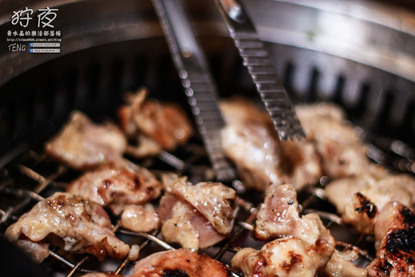 狩夜無煙炭火燒烤|桃園市桃園區“無限續點吃喝到飽”燒烤餐廳；免千元小火鍋加炭火燒烤，這個冬夜就是暖呼呼啦。