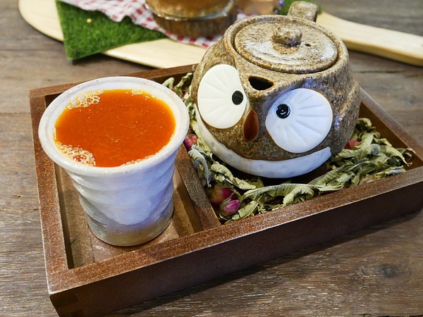 Thai j：泰Thai.J-台中大墩路上花草系餐廳  滿滿植物把店內佈置得超華麗  公主系列布朗尼很吸睛