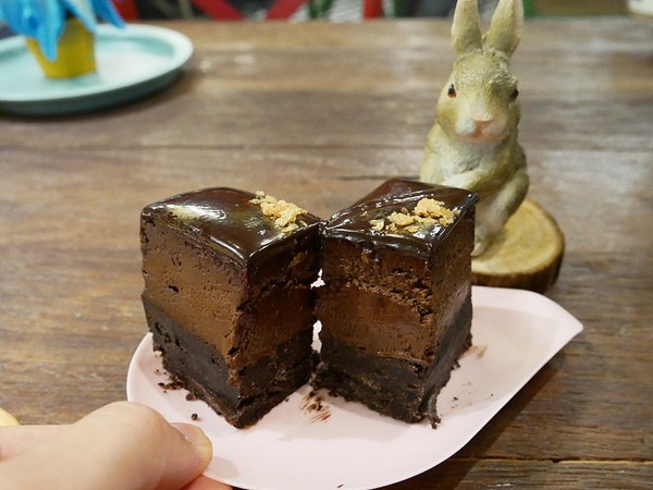 Thai j：泰Thai.J-台中大墩路上花草系餐廳  滿滿植物把店內佈置得超華麗  公主系列布朗尼很吸睛