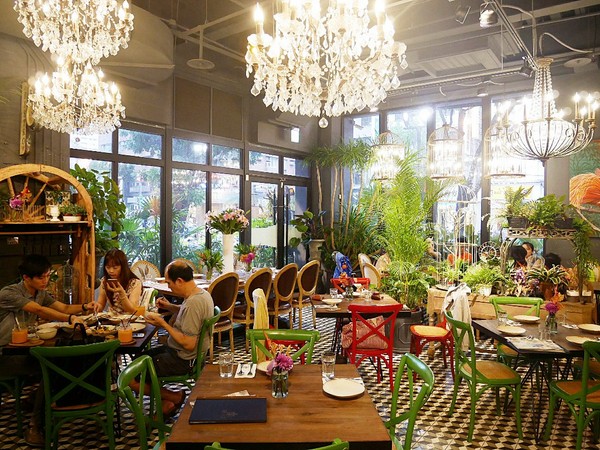 Thai j：泰Thai.J-台中大墩路上花草系餐廳  滿滿植物把店內佈置得超華麗  公主系列布朗尼很吸睛