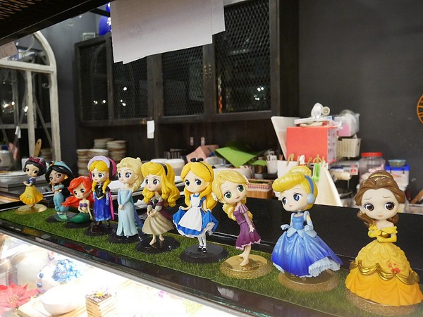 Thai j：泰Thai.J-台中大墩路上花草系餐廳  滿滿植物把店內佈置得超華麗  公主系列布朗尼很吸睛