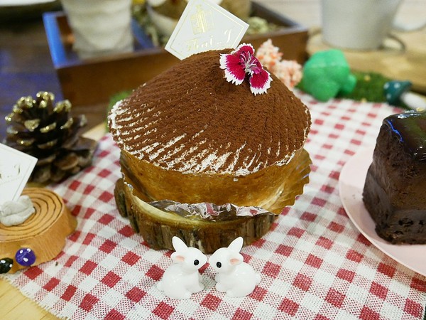 Thai j：泰Thai.J-台中大墩路上花草系餐廳  滿滿植物把店內佈置得超華麗  公主系列布朗尼很吸睛