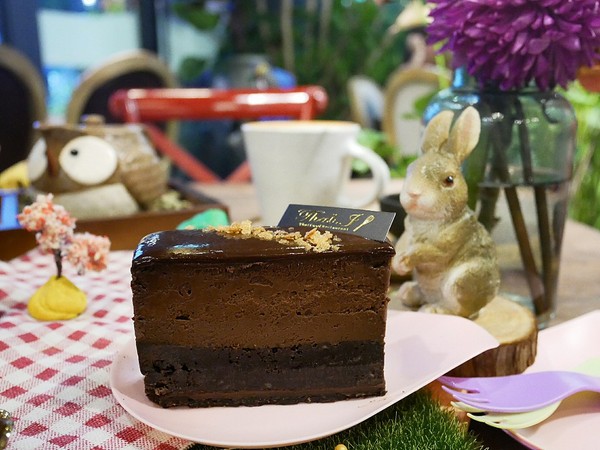 Thai j：泰Thai.J-台中大墩路上花草系餐廳  滿滿植物把店內佈置得超華麗  公主系列布朗尼很吸睛