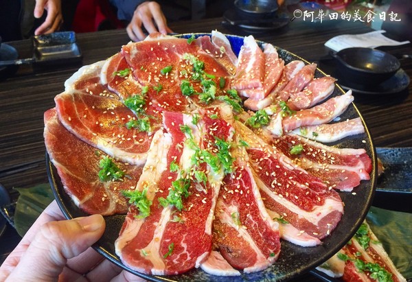 力士本鎮：【苗栗頭份】力士本鎮有「樂力士燒肉、鮮力士陶鍋」兩種選擇，找出你所愛並享受其中。