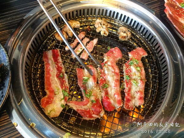 力士本鎮：【苗栗頭份】力士本鎮有「樂力士燒肉、鮮力士陶鍋」兩種選擇，找出你所愛並享受其中。