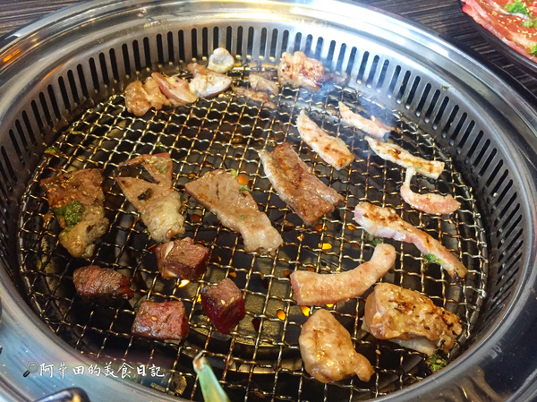 力士本鎮：【苗栗頭份】力士本鎮有「樂力士燒肉、鮮力士陶鍋」兩種選擇，找出你所愛並享受其中。