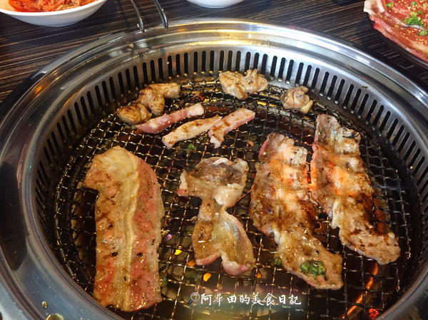 力士本鎮：【苗栗頭份】力士本鎮有「樂力士燒肉、鮮力士陶鍋」兩種選擇，找出你所愛並享受其中。