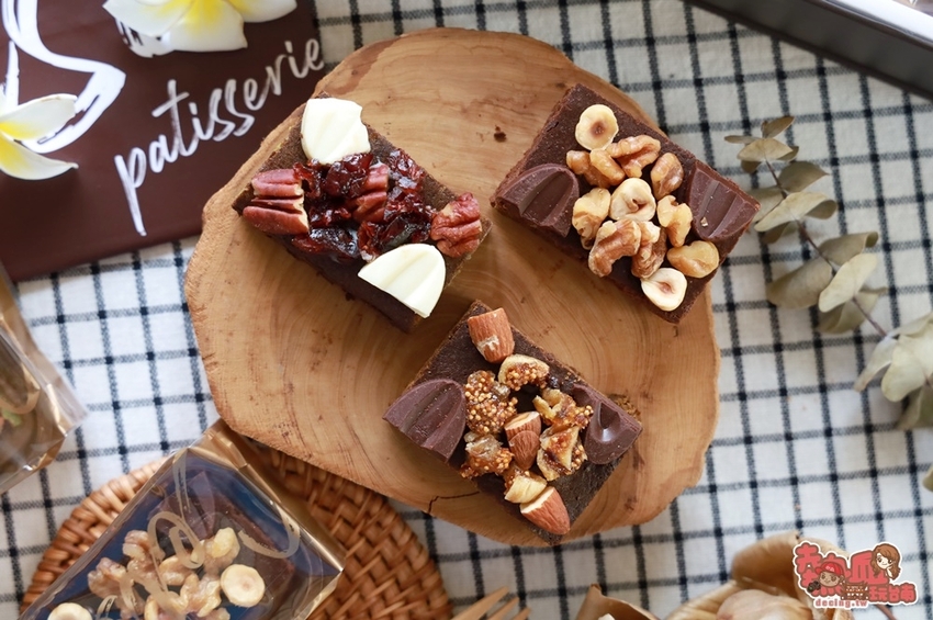 【台南甜點】2021最美的法式甜點禮盒！低糖高蛋白，就連健身教練也超愛~達克瓦茲、布朗尼、瑪德蓮讓你一次獲得：Celso Pâtisserie 漫步左岸法式甜點 - 熱血玩台南。跳躍新世界