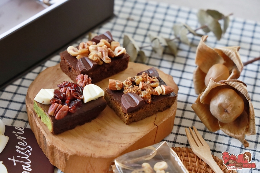 【台南甜點】2021最美的法式甜點禮盒！低糖高蛋白，就連健身教練也超愛~達克瓦茲、布朗尼、瑪德蓮讓你一次獲得：Celso Pâtisserie 漫步左岸法式甜點 - 熱血玩台南。跳躍新世界