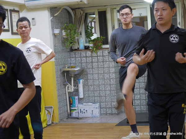 施明傑詠春拳術會-葉問系詠春拳館：【景點】彰化施明傑詠春拳術會-葉問系詠春拳館@彰化民族路 : 一個打十個你也行~強身健體的好選擇!
