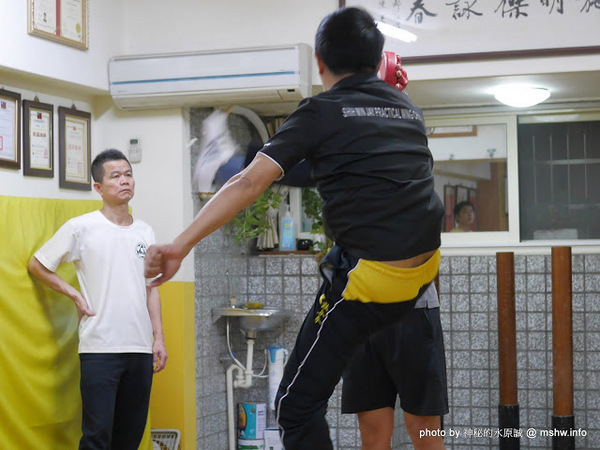 施明傑詠春拳術會-葉問系詠春拳館：【景點】彰化施明傑詠春拳術會-葉問系詠春拳館@彰化民族路 : 一個打十個你也行~強身健體的好選擇!