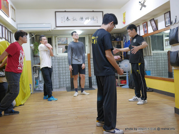 施明傑詠春拳術會-葉問系詠春拳館：【景點】彰化施明傑詠春拳術會-葉問系詠春拳館@彰化民族路 : 一個打十個你也行~強身健體的好選擇!