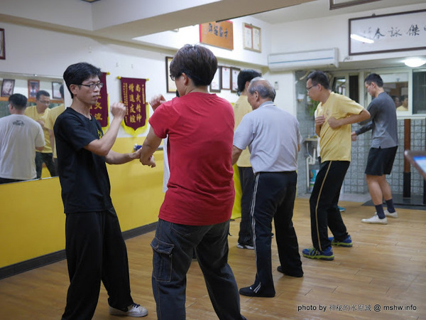 施明傑詠春拳術會-葉問系詠春拳館：【景點】彰化施明傑詠春拳術會-葉問系詠春拳館@彰化民族路 : 一個打十個你也行~強身健體的好選擇!