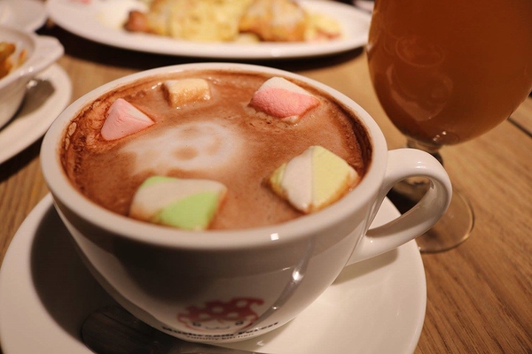 蘑菇森林義大利麵坊(ATT筷食尚店)：【桃園食記】桃園ATT筷食尚店~蘑菇森林義大利麵坊(桃園店)/TOP1的香草雞腿排/份量十足的奶油燻雞麵/餐廳的氣氛營造得就像在叢林般