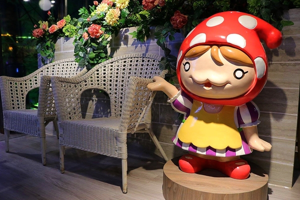 蘑菇森林義大利麵坊(ATT筷食尚店)：【桃園食記】桃園ATT筷食尚店~蘑菇森林義大利麵坊(桃園店)/TOP1的香草雞腿排/份量十足的奶油燻雞麵/餐廳的氣氛營造得就像在叢林般