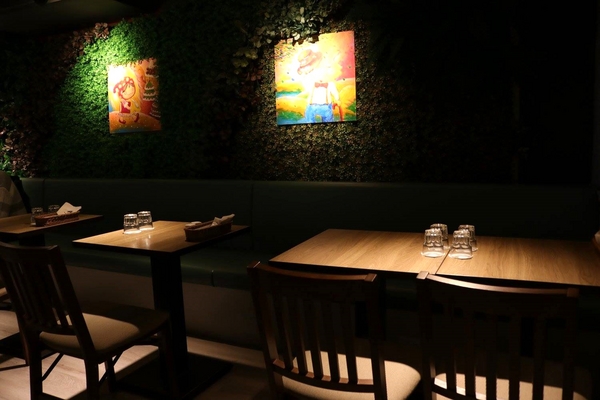 蘑菇森林義大利麵坊(ATT筷食尚店)：【桃園食記】桃園ATT筷食尚店~蘑菇森林義大利麵坊(桃園店)/TOP1的香草雞腿排/份量十足的奶油燻雞麵/餐廳的氣氛營造得就像在叢林般