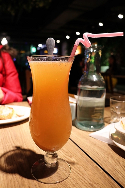 蘑菇森林義大利麵坊(ATT筷食尚店)：【桃園食記】桃園ATT筷食尚店~蘑菇森林義大利麵坊(桃園店)/TOP1的香草雞腿排/份量十足的奶油燻雞麵/餐廳的氣氛營造得就像在叢林般