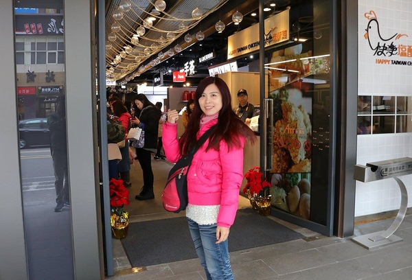 蘑菇森林義大利麵坊(ATT筷食尚店)：【桃園食記】桃園ATT筷食尚店~蘑菇森林義大利麵坊(桃園店)/TOP1的香草雞腿排/份量十足的奶油燻雞麵/餐廳的氣氛營造得就像在叢林般