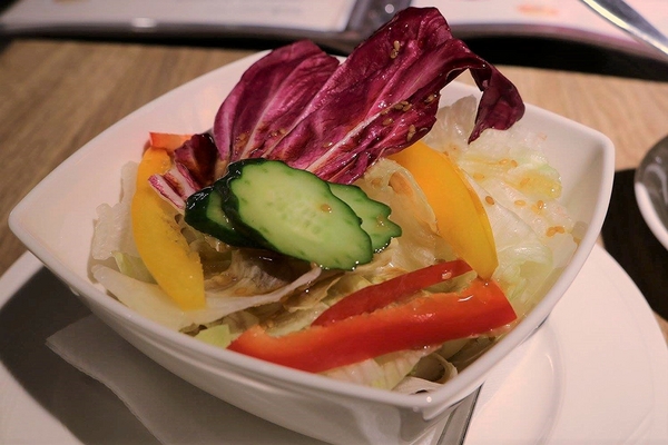 蘑菇森林義大利麵坊(ATT筷食尚店)：【桃園食記】桃園ATT筷食尚店~蘑菇森林義大利麵坊(桃園店)/TOP1的香草雞腿排/份量十足的奶油燻雞麵/餐廳的氣氛營造得就像在叢林般