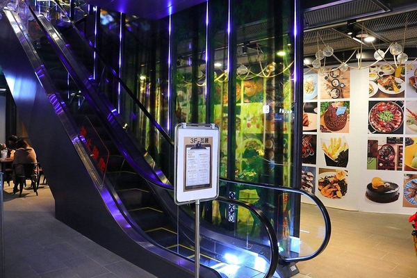 蘑菇森林義大利麵坊(ATT筷食尚店)：【桃園食記】桃園ATT筷食尚店~蘑菇森林義大利麵坊(桃園店)/TOP1的香草雞腿排/份量十足的奶油燻雞麵/餐廳的氣氛營造得就像在叢林般