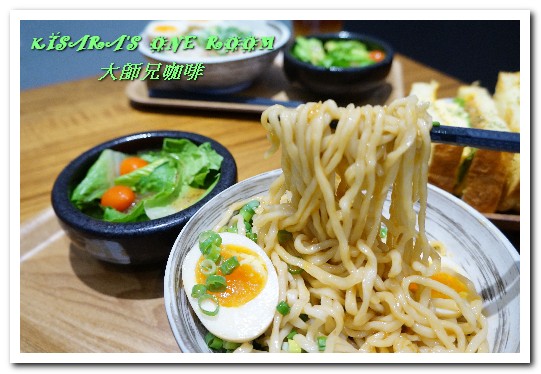 大師兄咖啡：南京三民早午餐．咖啡館不只能喝咖啡，還能把麻辣鍋拿在手上吃！──大師兄咖啡