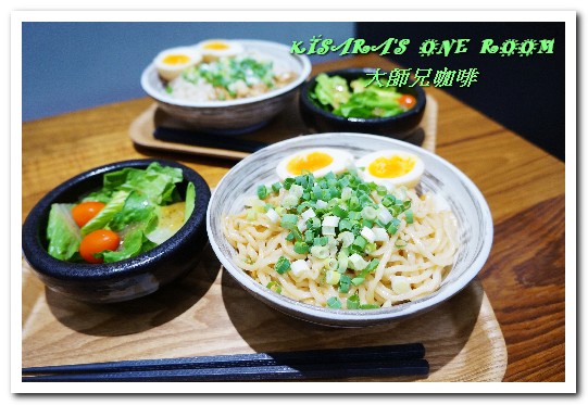 大師兄咖啡：南京三民早午餐．咖啡館不只能喝咖啡，還能把麻辣鍋拿在手上吃！──大師兄咖啡