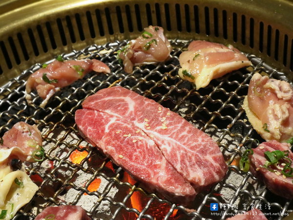 市太郎燒肉市場:〖台中│美食〗市太郎燒肉市場 ❤ 西屯區日式燒肉推薦,近秋紅谷生態公園~全新菜單新亮相,除了日式燒肉外,還推出CP值破表的商業午餐,只要198元起,還有專人為您燒烤唷!!