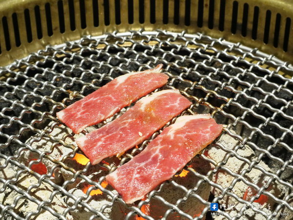 市太郎燒肉市場:〖台中│美食〗市太郎燒肉市場 ❤ 西屯區日式燒肉推薦,近秋紅谷生態公園~全新菜單新亮相,除了日式燒肉外,還推出CP值破表的商業午餐,只要198元起,還有專人為您燒烤唷!!