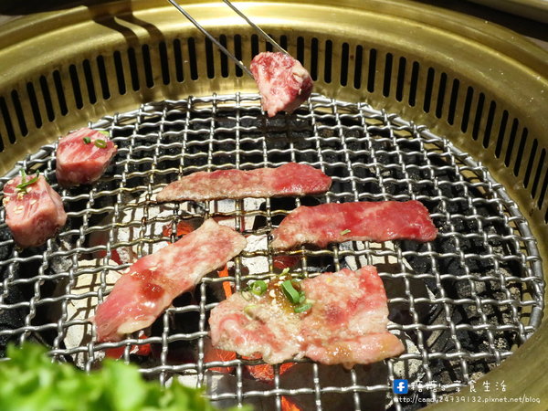 市太郎燒肉市場:〖台中│美食〗市太郎燒肉市場 ❤ 西屯區日式燒肉推薦,近秋紅谷生態公園~全新菜單新亮相,除了日式燒肉外,還推出CP值破表的商業午餐,只要198元起,還有專人為您燒烤唷!!