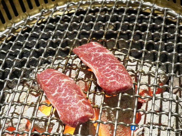 市太郎燒肉市場:〖台中│美食〗市太郎燒肉市場 ❤ 西屯區日式燒肉推薦,近秋紅谷生態公園~全新菜單新亮相,除了日式燒肉外,還推出CP值破表的商業午餐,只要198元起,還有專人為您燒烤唷!!