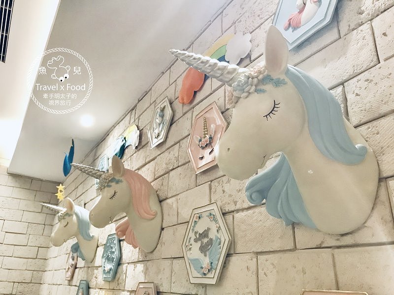芭蕾城市渡假旅店，我與獨角獸的美好時光｜台中最美Motel，KTV、泳池、超夢幻獨角獸主題房 @魚兒 x 牽手明太子的「視」界旅行