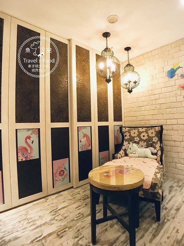 芭蕾城市渡假旅店，我與獨角獸的美好時光｜台中最美Motel，KTV、泳池、超夢幻獨角獸主題房 @魚兒 x 牽手明太子的「視」界旅行