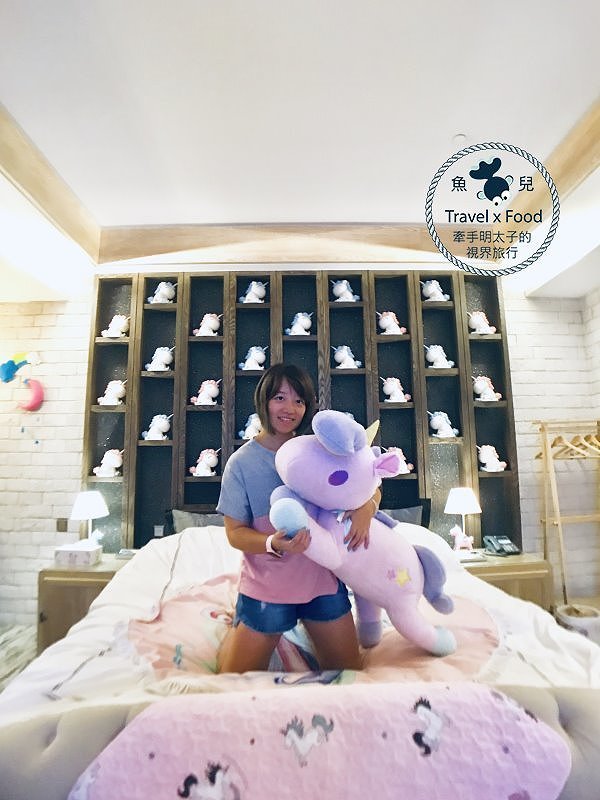 芭蕾城市渡假旅店，我與獨角獸的美好時光｜台中最美Motel，KTV、泳池、超夢幻獨角獸主題房 @魚兒 x 牽手明太子的「視」界旅行