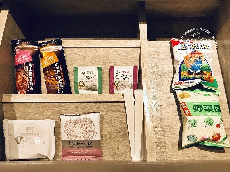 芭蕾城市渡假旅店，我與獨角獸的美好時光｜台中最美Motel，KTV、泳池、超夢幻獨角獸主題房 @魚兒 x 牽手明太子的「視」界旅行