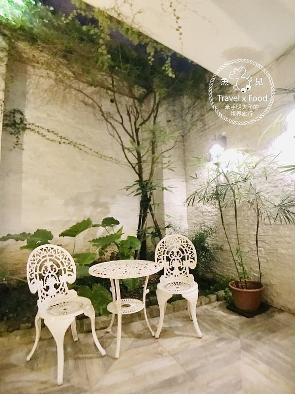 芭蕾城市渡假旅店，我與獨角獸的美好時光｜台中最美Motel，KTV、泳池、超夢幻獨角獸主題房 @魚兒 x 牽手明太子的「視」界旅行