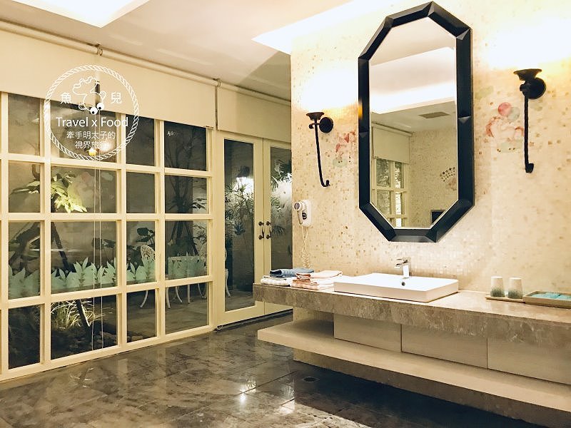 芭蕾城市渡假旅店，我與獨角獸的美好時光｜台中最美Motel，KTV、泳池、超夢幻獨角獸主題房 @魚兒 x 牽手明太子的「視」界旅行