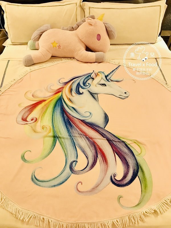 芭蕾城市渡假旅店，我與獨角獸的美好時光｜台中最美Motel，KTV、泳池、超夢幻獨角獸主題房 @魚兒 x 牽手明太子的「視」界旅行