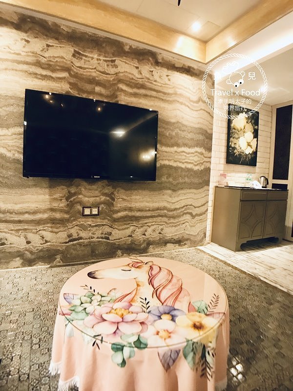 芭蕾城市渡假旅店，我與獨角獸的美好時光｜台中最美Motel，KTV、泳池、超夢幻獨角獸主題房 @魚兒 x 牽手明太子的「視」界旅行