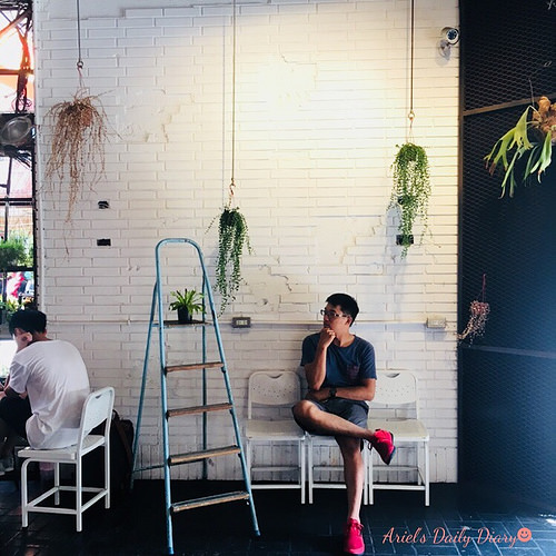 【台南小店】隱身在舊戲院騎樓的超美咖啡店★花樓咖啡★乾燥花裝飾配漸層色飲品IG蔓延燒不停,還沒來打卡就落伍啦~