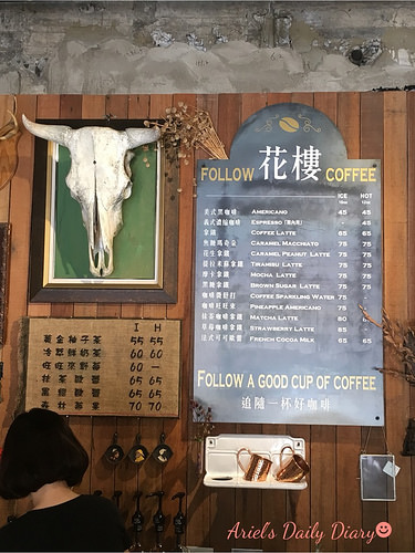 【台南小店】隱身在舊戲院騎樓的超美咖啡店★花樓咖啡★乾燥花裝飾配漸層色飲品IG蔓延燒不停,還沒來打卡就落伍啦~