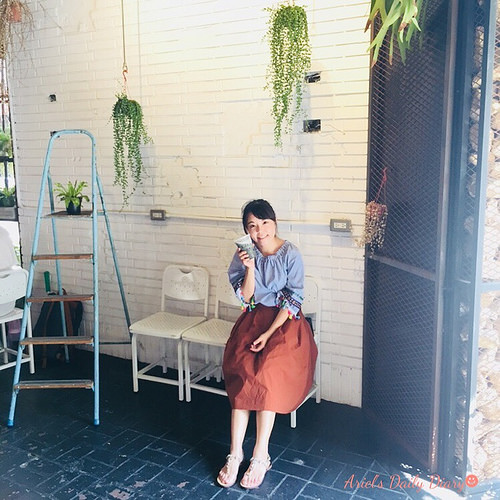 【台南小店】隱身在舊戲院騎樓的超美咖啡店★花樓咖啡★乾燥花裝飾配漸層色飲品IG蔓延燒不停,還沒來打卡就落伍啦~