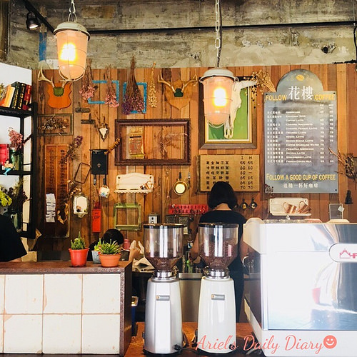 【台南小店】隱身在舊戲院騎樓的超美咖啡店★花樓咖啡★乾燥花裝飾配漸層色飲品IG蔓延燒不停,還沒來打卡就落伍啦~