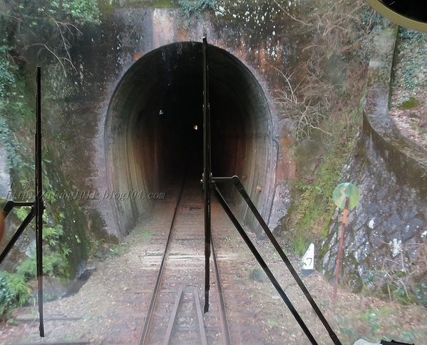 南阿蘇小火車：火車快飛~~  ...南阿蘇鉄道風情.. 田野連川谷‧冷風伴晨曦