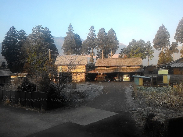 南阿蘇小火車：火車快飛~~  ...南阿蘇鉄道風情.. 田野連川谷‧冷風伴晨曦