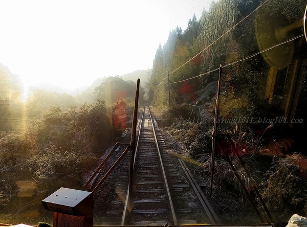 南阿蘇小火車：火車快飛~~  ...南阿蘇鉄道風情.. 田野連川谷‧冷風伴晨曦