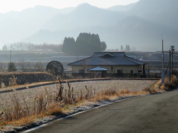 南阿蘇小火車：火車快飛~~  ...南阿蘇鉄道風情.. 田野連川谷‧冷風伴晨曦