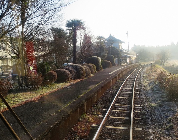 南阿蘇小火車：火車快飛~~  ...南阿蘇鉄道風情.. 田野連川谷‧冷風伴晨曦