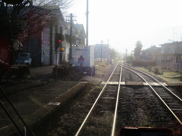 南阿蘇小火車：火車快飛~~  ...南阿蘇鉄道風情.. 田野連川谷‧冷風伴晨曦